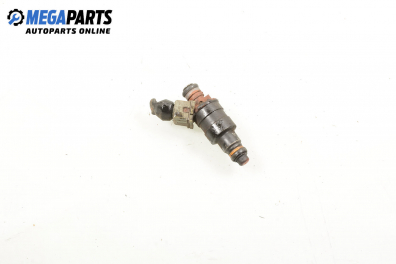 Gasoline fuel injector for Renault 19 1.7, 90 hp, hatchback, 5 doors, 1990