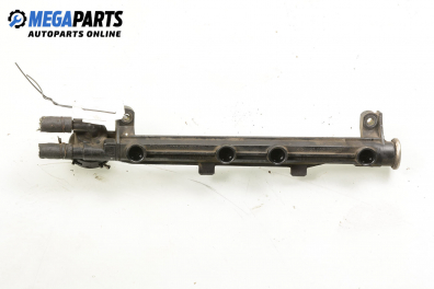 Fuel rail for Volkswagen Passat (B4) 1.6, 101 hp, station wagon, 5 doors, 1995