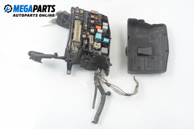 Fuse box for Toyota Avensis 2.2 D-4D, 150 hp, station wagon, 5 doors automatic, 2009