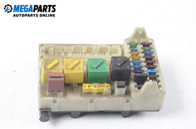 Fuse box for Ford Mondeo Mk II 2.0, 131 hp, sedan, 5 doors, 1996