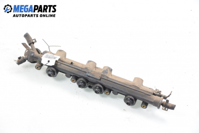 Fuel rail with injectors for Volkswagen Passat (B3) 2.0, 115 hp, sedan, 5 doors, 1991