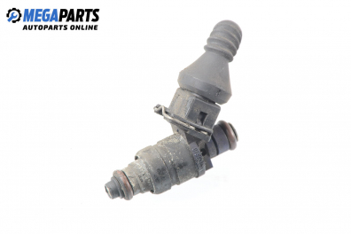 Gasoline fuel injector for Volkswagen Passat (B5; B5.5) 2.8 V6 4motion, 193 hp, station wagon, 5 doors automatic, 1998