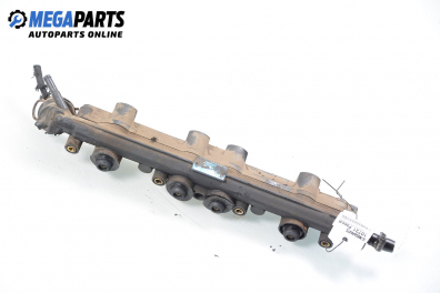 Fuel rail with injectors for Volkswagen Passat (B3) 2.0, 115 hp, sedan, 5 doors, 1992