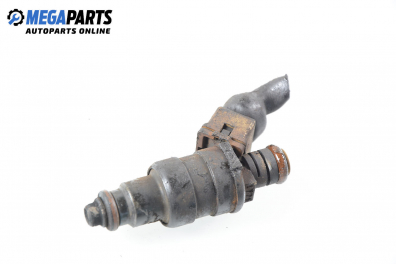 Gasoline fuel injector for Volvo 440/460 1.7, 102 hp, sedan, 5 doors, 1991