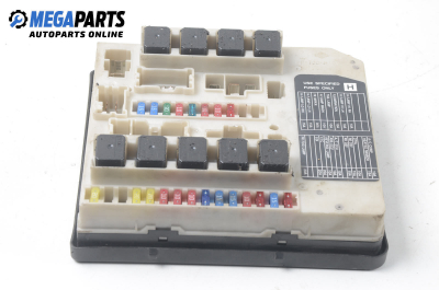 Fuse box for Nissan Navara 2.5 dCi 4WD, 174 hp, pickup, 5 doors, 2008