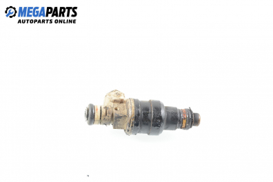 Gasoline fuel injector for Volkswagen Passat (B4) 1.6, 101 hp, sedan, 5 doors, 1995