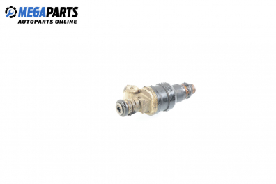 Gasoline fuel injector for Volkswagen Passat (B4) 1.6, 101 hp, sedan, 5 doors, 1995