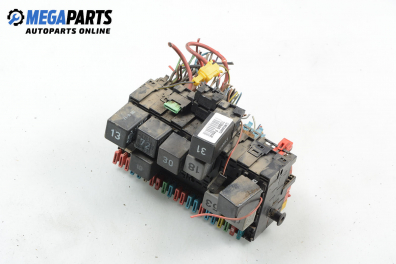 Sicherungskasten for Volkswagen Passat (B3) 2.0, 115 hp, combi, 5 türen, 1991