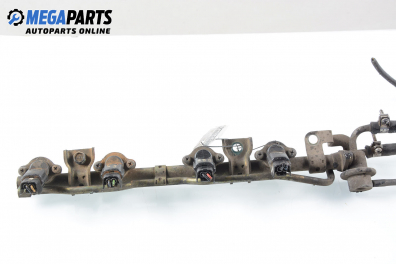 Fuel rail with injectors for Nissan Primera (P11) 1.6 16V, 99 hp, hatchback, 5 doors, 1997