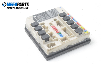 Fuse box for Nissan Pathfinder 2.5 dCi 4WD, 171 hp, suv, 5 doors, 2005