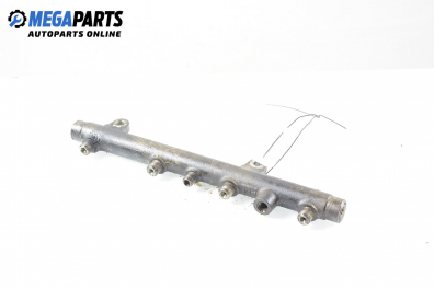 Fuel rail for Renault Megane II 1.9 dCi, 120 hp, station wagon, 5 doors, 2003