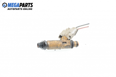 Gasoline fuel injector for Toyota Avensis 2.0, 128 hp, sedan, 5 doors, 1999