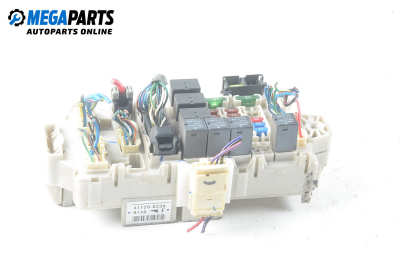 Fuse box for Mitsubishi Outlander I 2.4 4WD, 162 hp, suv, 5 doors automatic, 2005