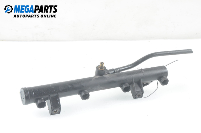 Fuel rail for Citroen C5 2.0 16V, 136 hp, hatchback automatic, 2002