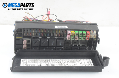 Fuse box for Land Rover Discovery III (L319) 4.4, 299 hp, suv automatic, 2005