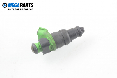 Benzineinspritzdüse for Volkswagen Passat (B5; B5.5) 2.0, 115 hp, combi, 2002