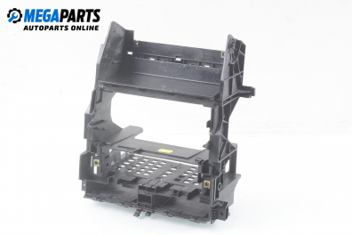 Zentralkonsole for Audi A4 (B7) 2.0 16V TDI, 140 hp, sedan, 2005