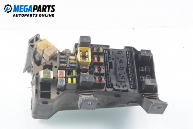 Fuse box for Mitsubishi Pajero III 3.2 Di-D, 165 hp, suv automatic, 2001