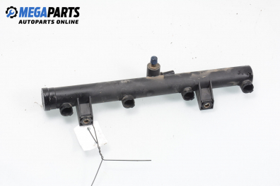 Fuel rail for Peugeot 407 2.2 16V, 163 hp, sedan automatic, 2007