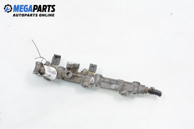 Fuel rail for Lexus IS II (XE20) 2.5, 208 hp, sedan automatic, 2007