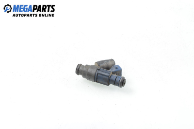 Gasoline fuel injector for Volkswagen Jetta IV (1J) 2.0, 115 hp, sedan automatic, 2001