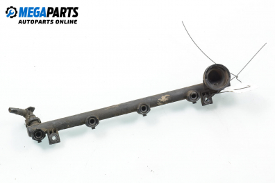 Fuel rail for Renault Megane Scenic 1.4 16V, 95 hp, minivan, 1999