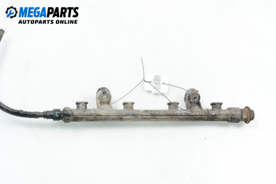 Fuel rail for Hyundai Matrix 1.8, 122 hp, minivan, 2002