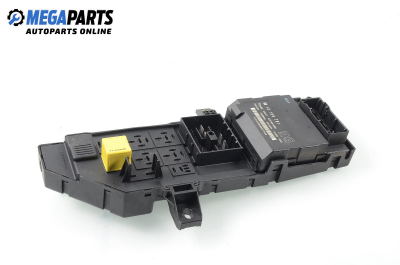 Sicherungskasten for Opel Signum 2.2 DTI, 125 hp, hecktür automatic, 2004 № 13 168 781