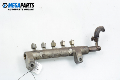 Fuel rail for Nissan Almera (N16) 2.2 Di, 110 hp, sedan, 2004