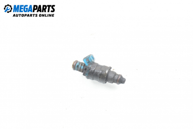 Gasoline fuel injector for Volkswagen Golf III 1.6, 101 hp, hatchback, 1997