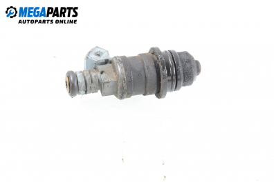 Gasoline fuel injector for Audi 80 (B4) 2.0, 115 hp, station wagon, 1992
