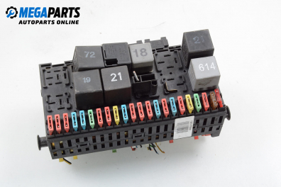 Sicherungskasten for Volkswagen Passat (B3) 1.8, 90 hp, combi, 1993