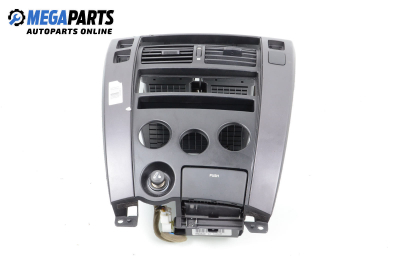 Central console for Hyundai Tucson (JM) (2004-08-01 - 2010-03-01)