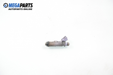 Gasoline fuel injector for Lexus IS (XE10) 2.0, 155 hp, sedan automatic, 2000