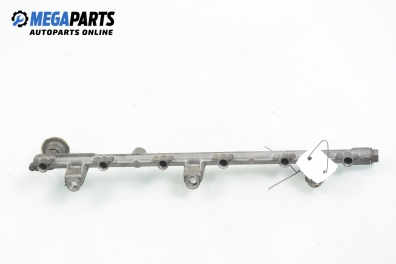 Fuel rail for Lexus IS (XE10) 2.0, 155 hp, sedan automatic, 2000