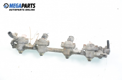 Fuel rail with injectors for Nissan Serena 1.6 16V, 97 hp, 1996