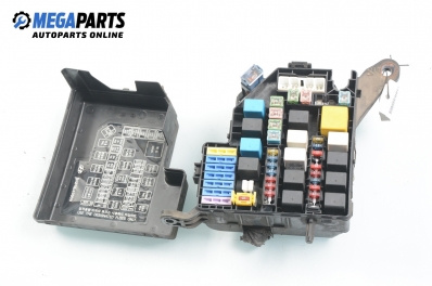 Fuse box for Hyundai Matrix 1.6, 103 hp, 2002 № 91213-17000