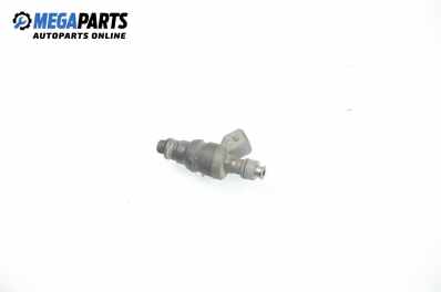 Gasoline fuel injector for Mercedes-Benz C-Class 202 (W/S) 2.2, 150 hp, sedan automatic, 1993