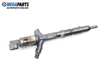 Diesel fuel injector for Toyota Avensis I Sedan (09.1997 - 02.2003) 2.0 D-4D (CDT220), 110 hp, № 23670-27030