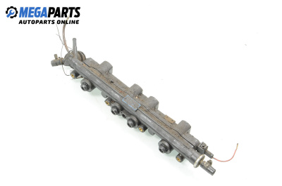 Fuel rail with injectors for Volkswagen Passat II Variant B3, B4 (02.1988 - 06.1997) 2.0, 115 hp