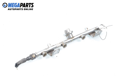 Fuel rail for Ford Mondeo III Sedan (10.2000 - 03.2007) 1.8 16V, 125 hp