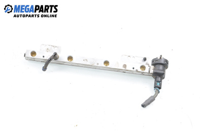 Fuel rail for Volvo V40 Estate (07.1995 - 06.2004) 1.8, 122 hp