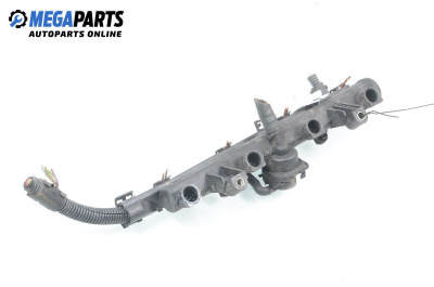 Fuel rail for Volkswagen Polo Hatchback III (10.1999 - 10.2001) 1.0, 50 hp