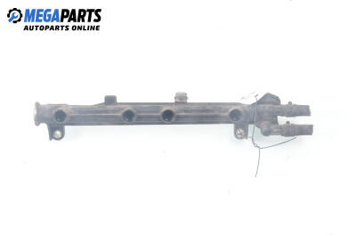 Fuel rail for Volkswagen Passat II Variant B3, B4 (02.1988 - 06.1997) 1.6, 101 hp