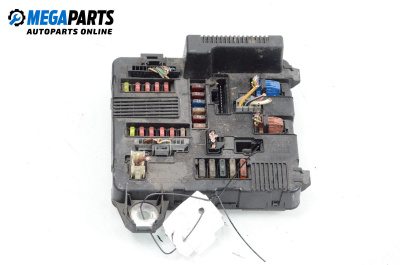 Fuse box for Renault Scenic II Minivan (06.2003 - 07.2010) 1.9 dCi (JM0G, JM12, JM1G, JM2C), 120 hp