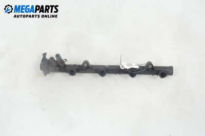 Fuel rail for Volkswagen Polo Hatchback II (10.1994 - 10.1999) 60 1.4, 60 hp