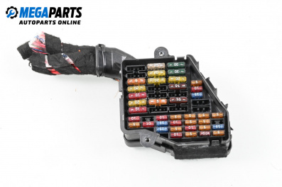 Fuse box for Audi A8 Sedan 4E (10.2002 - 07.2010) 4.2 TDI quattro, 326 hp