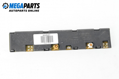 Amplificator antenă for Audi A6 Sedan C6 (05.2004 - 03.2011)