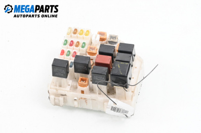 Fuse box for Toyota RAV4 II SUV (06.2000 - 11.2005) 1.8 VVTi, 125 hp