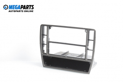 Consola centrală for Volkswagen Passat III Variant B5 (05.1997 - 12.2001)